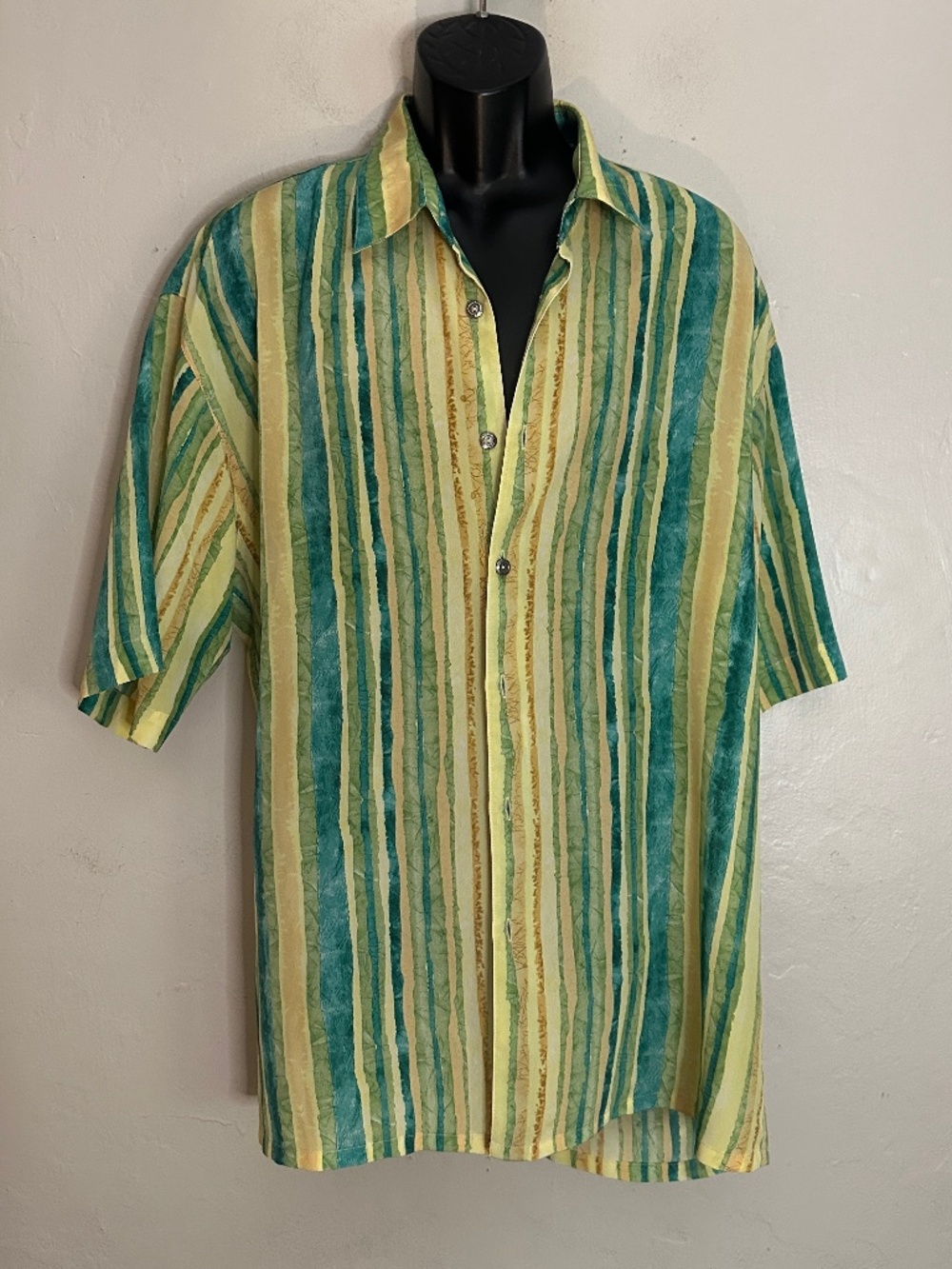 Bassiri Short Sleeve Shirt XXL Gently worn Microfiber 27" armpit to armpit